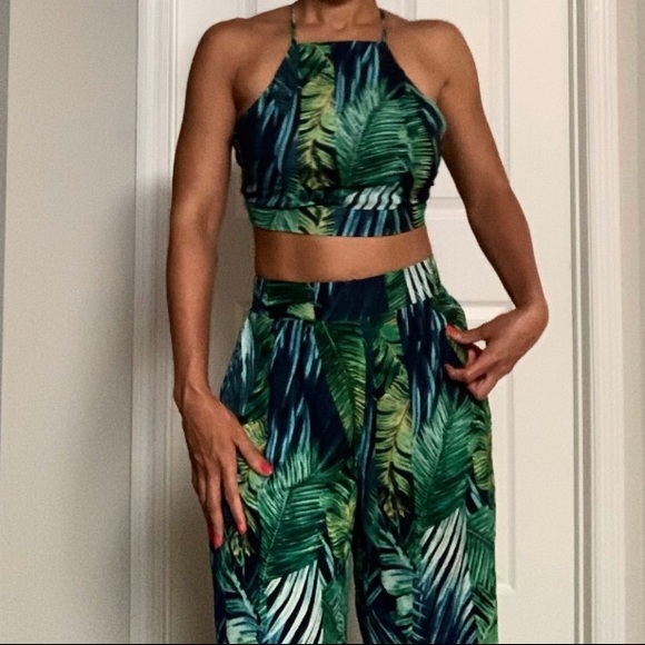 Cute 2 piece - Picture 7 of 8